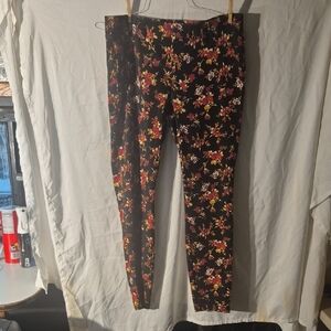 Time & Tru Womens Jegging.   Box 24